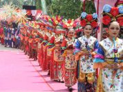 Karnaval HUT Ke-80 RI di Blora Tampilkan Ragam Busana Adat Nusantara Memukau Warga