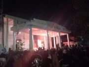 Malam Ini Masa Rusak dan Lempar Bom Molotov Gedung DPRD Kota Tegal