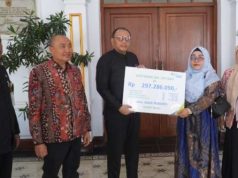 Ahli Waris Wartawan Radar Tegal Almarhum Agus Wibowo Mendapat Santunan Kematian