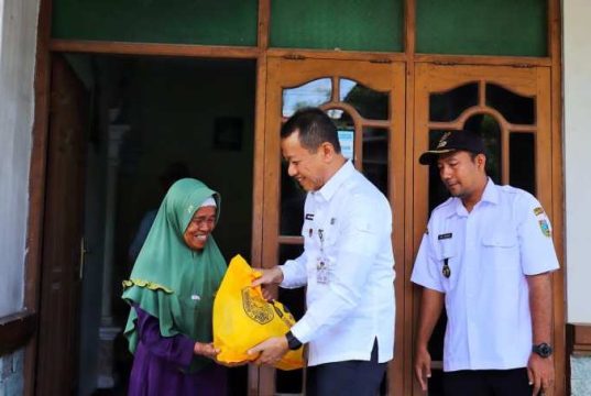 Angin Kencang Hantam Kudus, Bupati Sigap Bantu Warga Medini dan Kalirejo