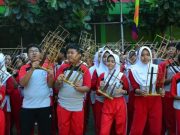 1.000 Angklung Bergema di HUT Ke-68 SMP Negeri 5 Semarang
