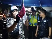 Polsek Kudus Kota Bagikan 100 Bendera Merah Putih ke PKL, Serukan Semangat Nasionalisme Jelang HUT RI ke-80
