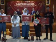 Siswi SMA Muhammadiyah 3 Jakarta Juara Lomba Pidato di Universitas Semarang