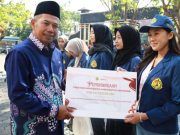 Empat Mahasiswi USM Terima Penghargaan dari Rektor