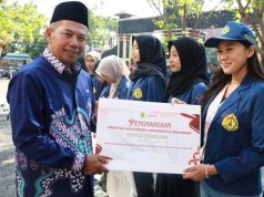 Empat Mahasiswi USM Terima Penghargaan dari Rektor