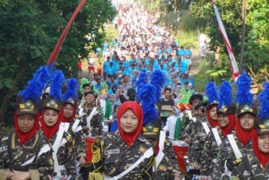 Ribuan Warga Tendoksari Tahunan Ikuti Jalan Sehat Meriahkan HUT RI Ke- 80