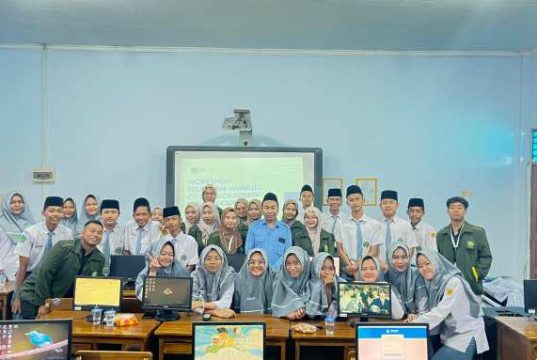 Mahasiswa KKN Unisnu Jepara Beri Pelatihan Membuat Curiculum Vitae