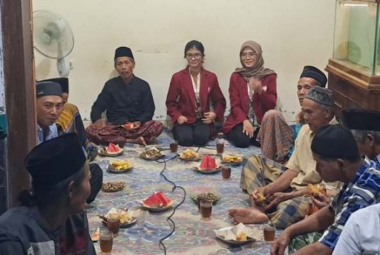 Warga Kandri Semangat dan Antusias Ikuti Sosialisasi Lingkungan Sehat Mahasiswa KKN Tematik Unisbank
