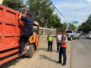 Polres Jepara Tindak Tegas Truk Bermuatan Matreal Tanpa Penutup