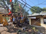 Alat Berat Crane Menimpa Rumah di Gombel Lama, Jalan Gombel Baru Jadi Dua Arah