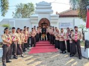Bulan Bakti Hari Pramuka Ke-64 Tahun 2025 Kwarran Kalinyamatan Ziarah Makam dan Tabur Bunga