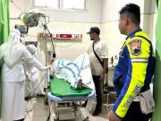 Kecelakaan Melibatkan Dua Sepeda Motor dan Sebuah Mobil