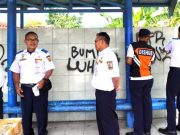 Aksi Bersih-bersih Halte dan Rambu Lalin yang Jadi Korban Vandalisme