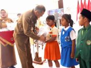 Sebanyak 21.321 Siswa Mendapat Seragam Sekolah Gratis