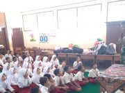 Personel TNI Menanamkan Jiwa Nasionalisme Kepada Anak Usia Dini
