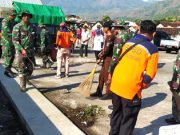 Para Prajurit TNI Menggelar Aksi Karya Bakti Resik-resik Pasar