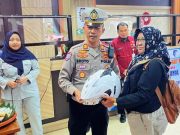 Meningkatkan Kepuasan Pelayanan Publik dan Bagi-bagi Helm