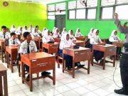 Para Siswa Diberikan Pembekalan Cara Mengelola Organisasi