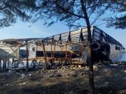 Kapal Tongkang Menghantam Warung di Pantai Muarareja Kota Tegal