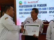 Bupati Serahkan SK Purna Tugas 44 PNS Pemkab Blora, Ini Pesannya