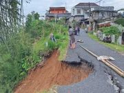 Jalan Lamuk-Kalidesel Watumalang Longsor, Kendaraan Roda 4 Tidak Bisa Lewat