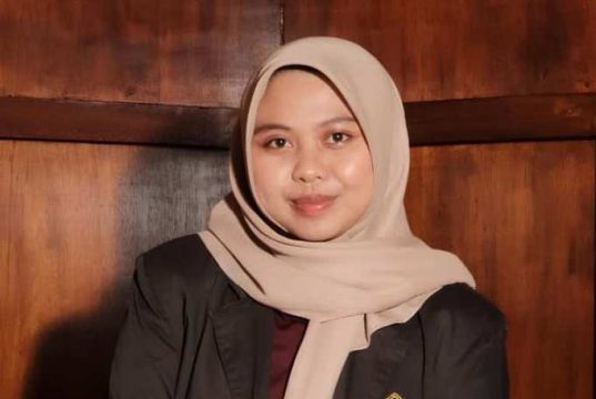 Ihda Fadhila The Best Presenter di UiTM Malaysia