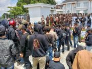 Warga Jambusari Geruduk Kejari Wonosobo, Desak Pelaku Pembacokan Anggota TNI Segera Disidang dan Dihukum Mati