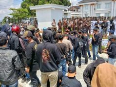 Warga Jambusari Geruduk Kejari Wonosobo, Desak Pelaku Pembacokan Anggota TNI Segera Disidang dan Dihukum Mati