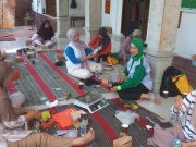 Pelatihan Pembuatan Ecobrick Bata dari Sampah Plastik di Bukit Bringin Asri