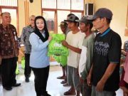 Bupati Brebes Bagikan Bantuan Wardoyo untuk 400 Warga