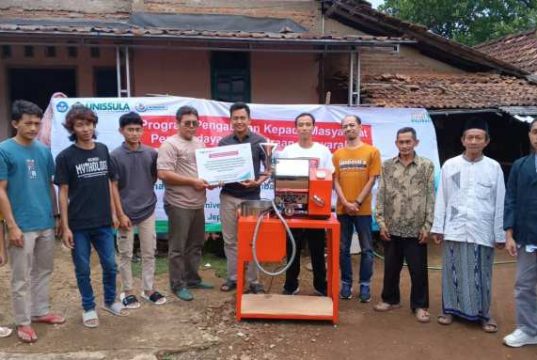 Unissula Bawa Revolusi pada UMKM Kopi Boyo Melalui Mesin Roasting dan Digitalisasi