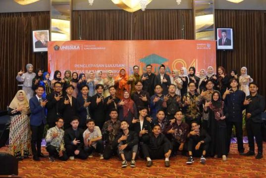 Fakultas Ilmu Komunikasi Unissula Melepas 43 Wisudawan