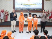 181 Siswa SDN 1 Kebumen Penuh Riang Berkunjung ke Polres