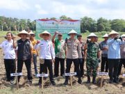 Polres Kebumen Tanam Jagung Serentak Kuartal IV di Desa Entak