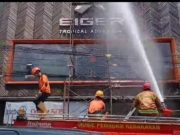 Pekerja Tersengat Listrik, Loteng Gudang Eiger Store Wonosobo Terbakar