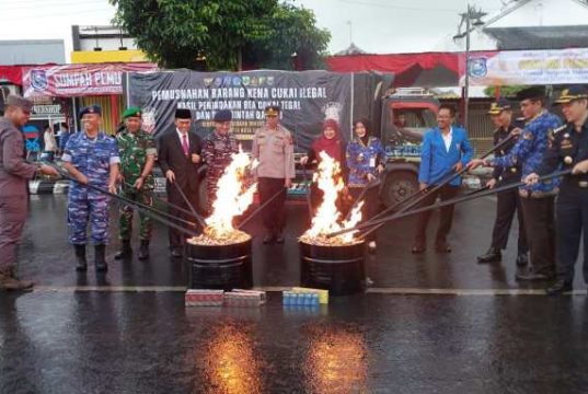Pemkot Tegal dan Bea Cukai Musnahkan Jutaan Batang Rokok Ilegal