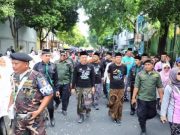 40 Ribu Santri Padati Alun-Alun Kudus, Meriahkan Mlaku Bareng Peringatan Hari Santri