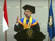 Muhammad Khoiri, Buruh Pabrik Mebel Jadi Wisudawan UNDIP dengan Predikat Cumlaude