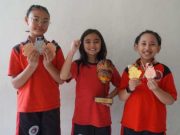 Tiga Siswi SD Kristen Satya Wacana Ukir Juara Gemilang di Berbagai Lomba
