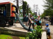 Unissula Kerahkan Dua Mobil Pompa Keringkan Jalan Kaligawe