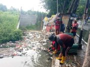 DPU Kota Semarang Bersihkan Sampah di Saluran, Kerahkan Seluruh Tenaga Lapangan