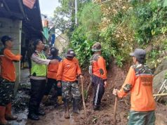 Hujan Deras Picu Longsor di Empat Titik Kecamatan Dawe, Akses Jalan Sempat Tertutup