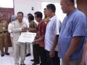 Tingkatkan Produksi Padi, Pemkab Brebes Serahkan Bantuan Alsintan