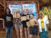 Wisata Ukir di Omah Laut Bondo, Tiga Mahasiswa Jerman Ikuti Kelas Mengukir