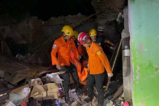 Rumah Tua di Pecinan Semarang Ambruk, 4 Orang Luka-Luka dan 1 Meninggal