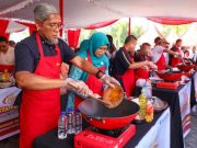Sekda Sumarno Masak Cap Cay Bersama Istri, Ramaikan Fiesta Fest