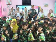 Surprise Hari Guru, Dandim Berikan Bingkisan Untuk Guru dan Murid TK Kartika III-45 Blora