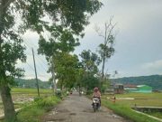Jalan Berlubang di Timur MAN 1 Kebumen Membahayakan