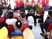 Sebanyak 30 Pasangan Lansia Umat Buddha Menerima Akta Perkawinan