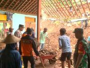 Rumah Warga Rusak Parah Tertimpa Tanah Longsor